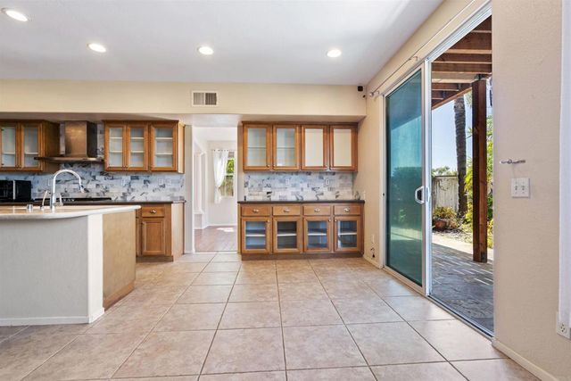 5276 Willow Walk, Oceanside, CA 92057