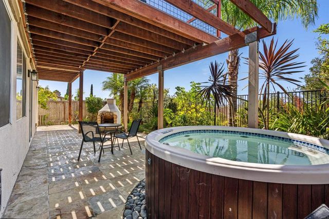 5276 Willow Walk, Oceanside, CA 92057