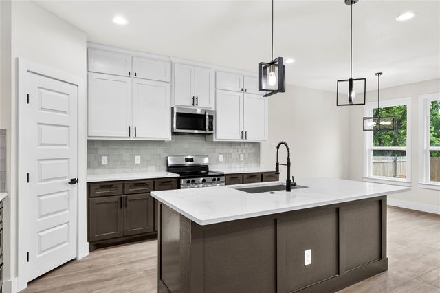 1613 Avenue D, Fort Worth, TX 76104