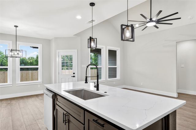 1613 Avenue D, Fort Worth, TX 76104