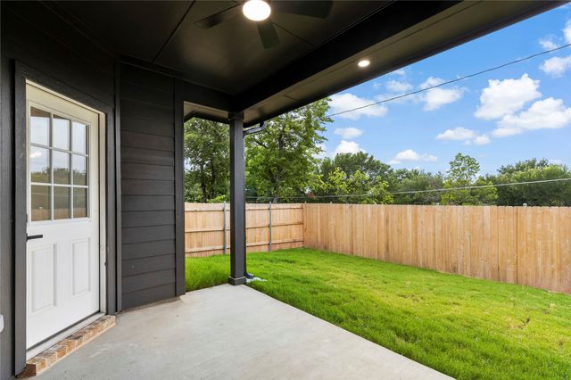 1613 Avenue D, Fort Worth, TX 76104