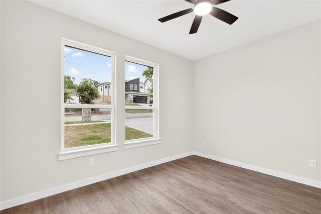 1613 Avenue D, Fort Worth, TX 76104