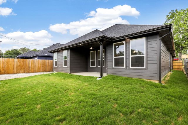 1613 Avenue D, Fort Worth, TX 76104