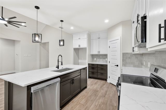 1613 Avenue D, Fort Worth, TX 76104