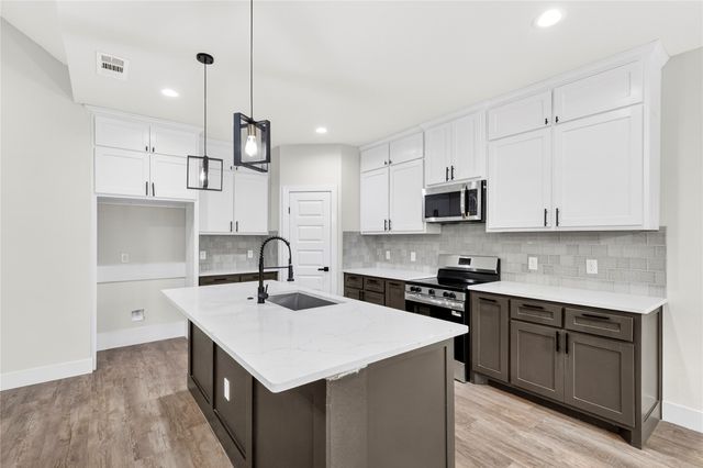1613 Avenue D, Fort Worth, TX 76104