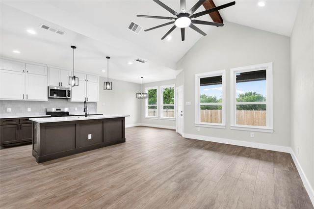 1613 Avenue D, Fort Worth, TX 76104