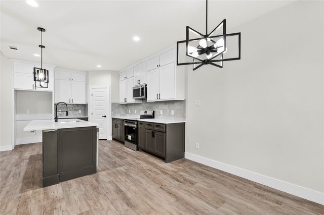 1613 Avenue D, Fort Worth, TX 76104