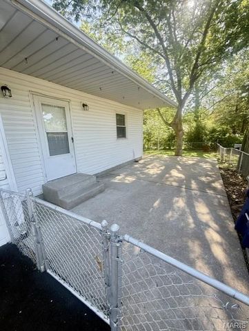 3554 Theresa Avenue, St Ann, MO 63074