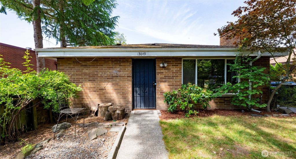 13049 35th Avenue NE, Seattle, WA 98125