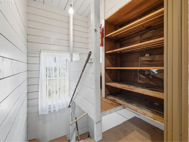 860 BEACH Dr, Seaside, OR 97138