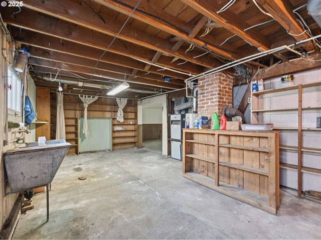 860 BEACH Dr, Seaside, OR 97138