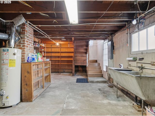 860 BEACH Dr, Seaside, OR 97138