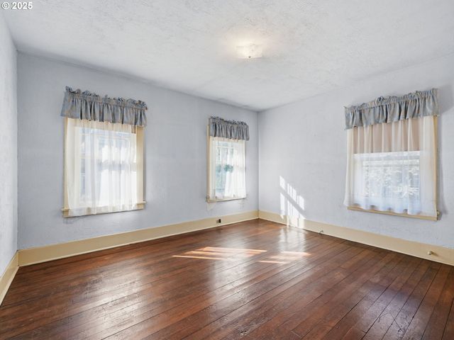 860 BEACH Dr, Seaside, OR 97138