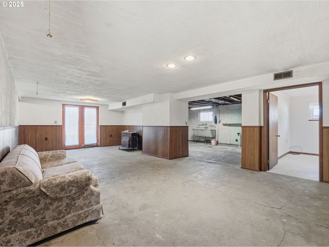 860 BEACH Dr, Seaside, OR 97138