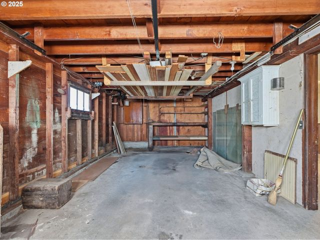 860 BEACH Dr, Seaside, OR 97138