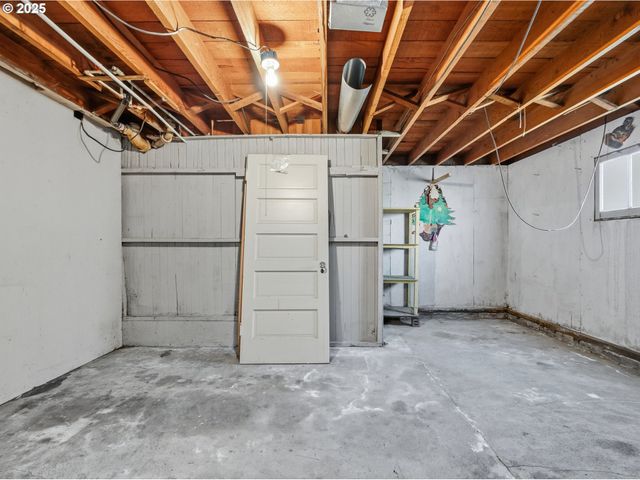 860 BEACH Dr, Seaside, OR 97138