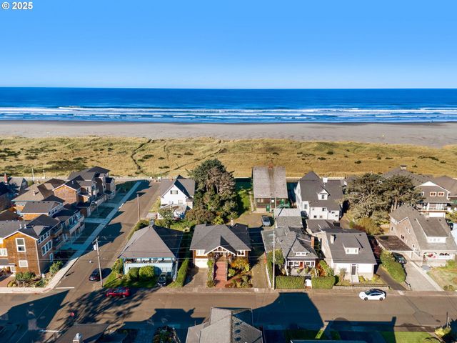 860 BEACH Dr, Seaside, OR 97138