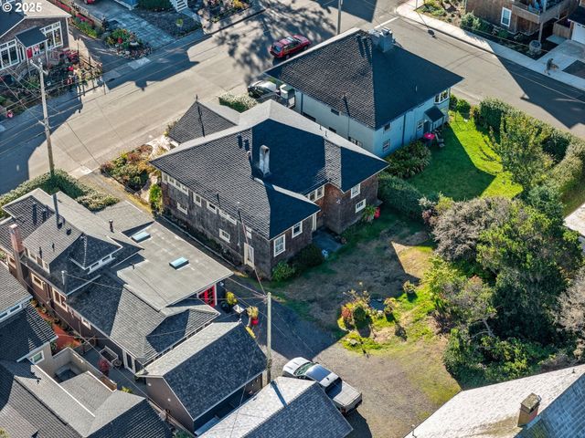 860 BEACH Dr, Seaside, OR 97138