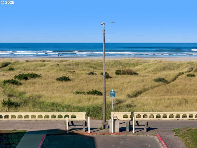 860 BEACH Dr, Seaside, OR 97138