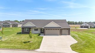 911 DESTINEE DR, Moberly, MO 65270