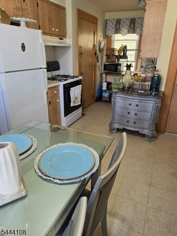 251 Speer Ave, Clifton City, NJ 07013