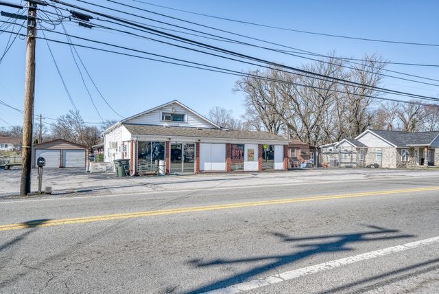 249 N Spring St, Sparta, TN 38583