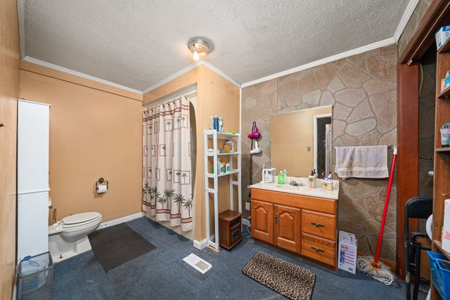 249 N Spring St, Sparta, TN 38583