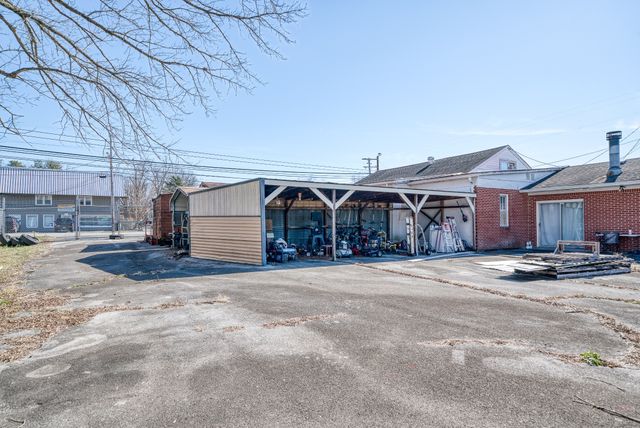 249 N Spring St, Sparta, TN 38583