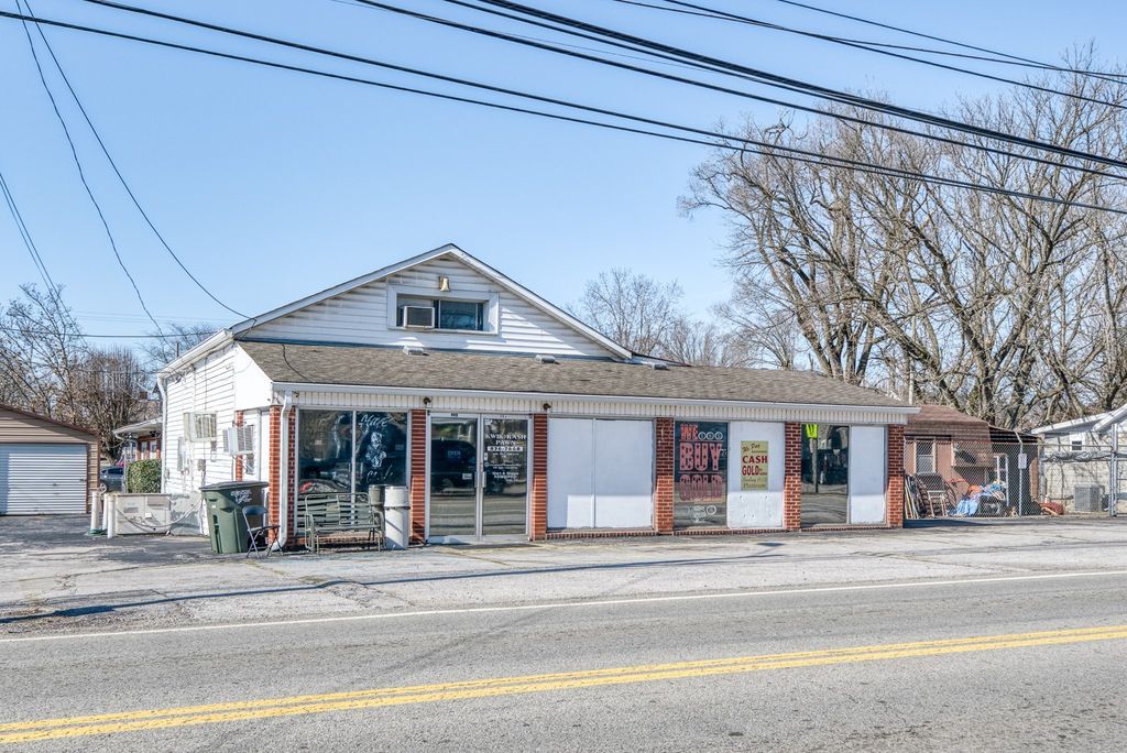 249 N Spring St, Sparta, TN 38583