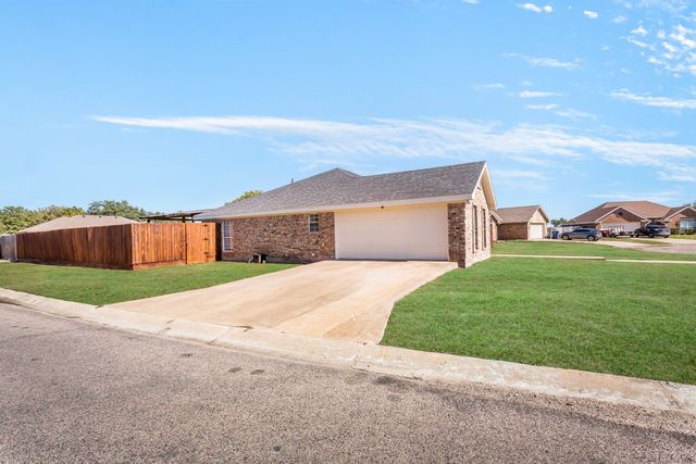 712 Billups Circle, Van Alstyne, TX 75495