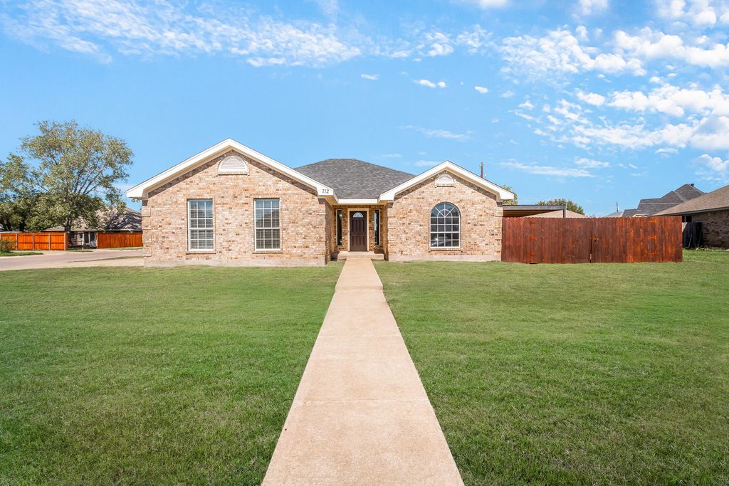 712 Billups Circle, Van Alstyne, TX 75495