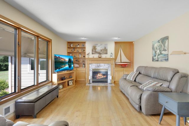 5875 Meadowlark Lane, Prior Lake, MN 55372