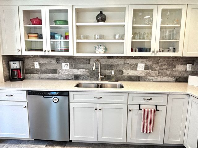 67 Gorwin Dr, Hanson, MA 02341