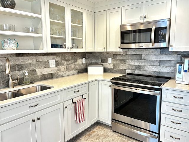 67 Gorwin Dr, Hanson, MA 02341