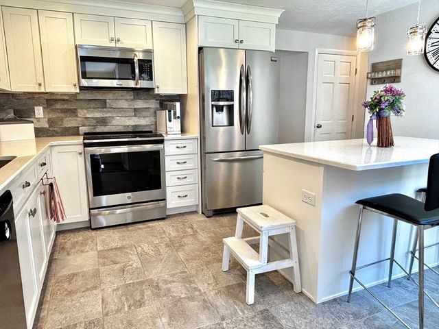 67 Gorwin Dr, Hanson, MA 02341