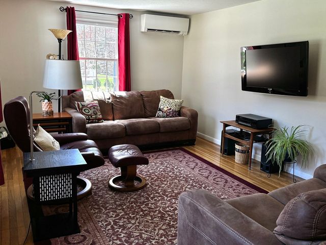 67 Gorwin Dr, Hanson, MA 02341