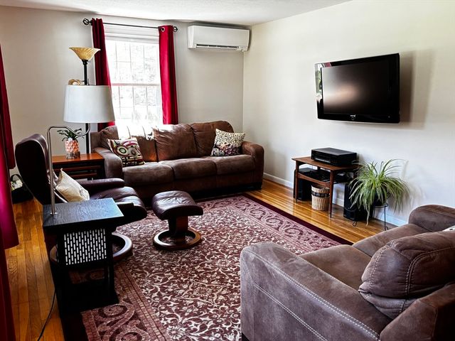 67 Gorwin Dr, Hanson, MA 02341