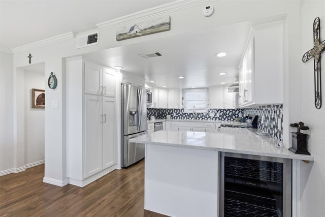 108 Harbor Drive 102, Runaway Bay, TX 76426