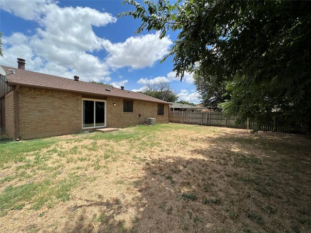 5809 Deerfoot Trail, Fort Worth, TX 76131