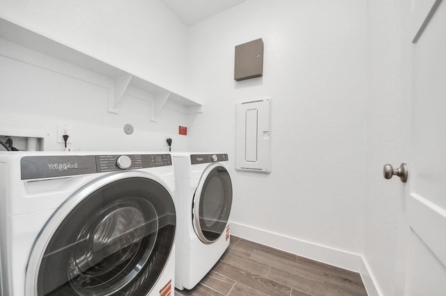 220 Magnolia Laurel Drive, Alvin, TX 77511