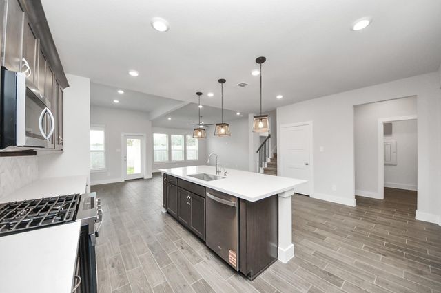 220 Magnolia Laurel Drive, Alvin, TX 77511