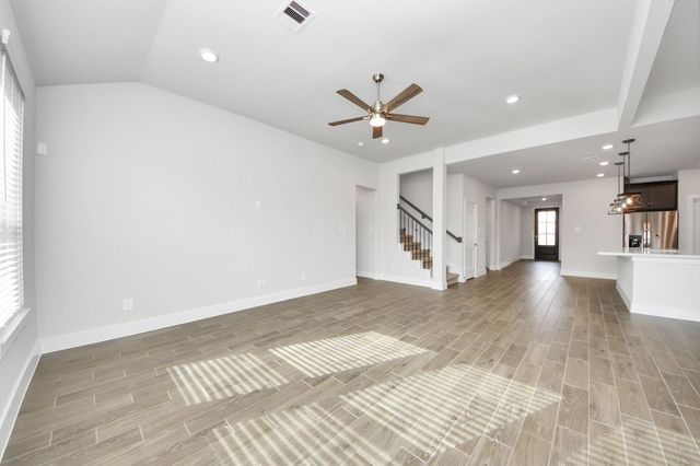 220 Magnolia Laurel Drive, Alvin, TX 77511