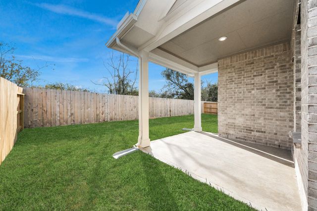 220 Magnolia Laurel Drive, Alvin, TX 77511