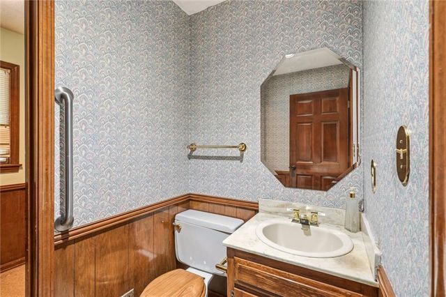 508 NW Golfview Drive, Blue Springs, MO 64014