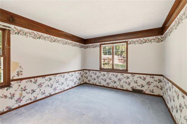 508 NW Golfview Drive, Blue Springs, MO 64014