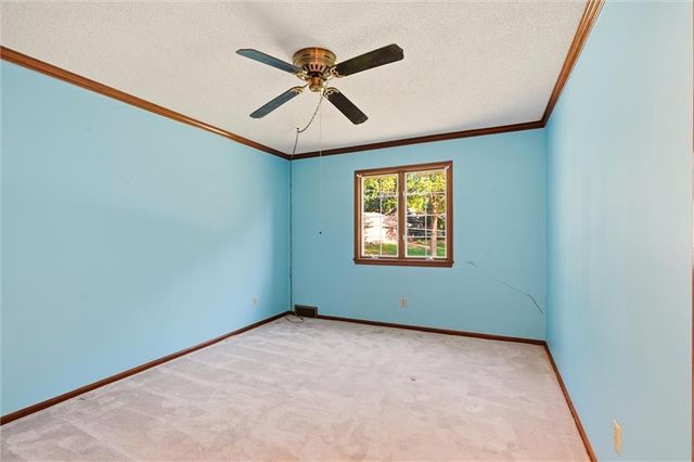 508 NW Golfview Drive, Blue Springs, MO 64014