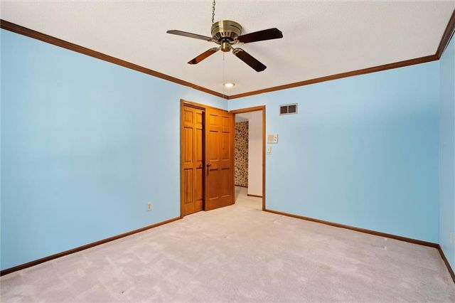 508 NW Golfview Drive, Blue Springs, MO 64014