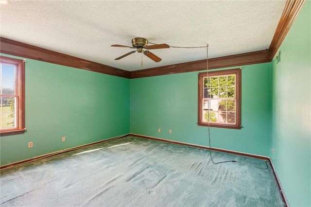 508 NW Golfview Drive, Blue Springs, MO 64014