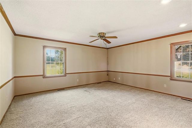 508 NW Golfview Drive, Blue Springs, MO 64014