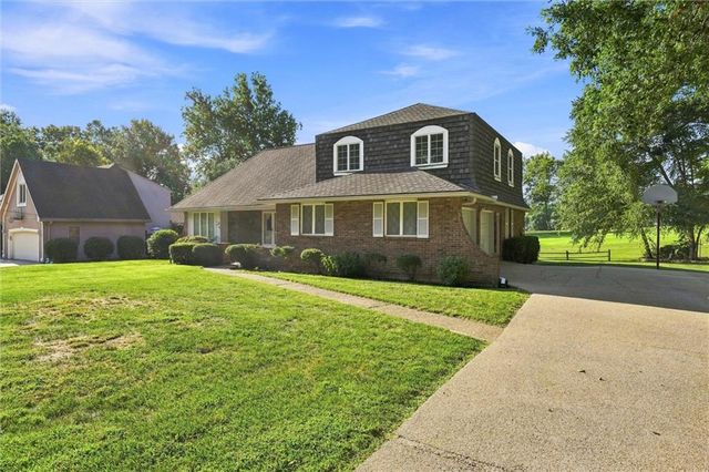 508 NW Golfview Drive, Blue Springs, MO 64014
